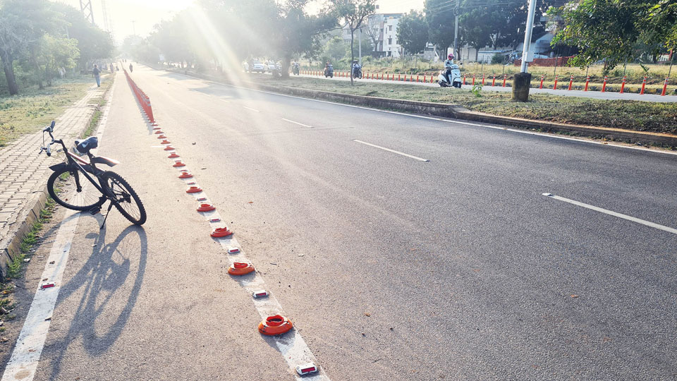 Cycle track’s retro-reflective bollards ripped apart !