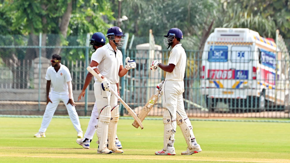 Ranji Trophy: Karnataka 27/1 at lunch