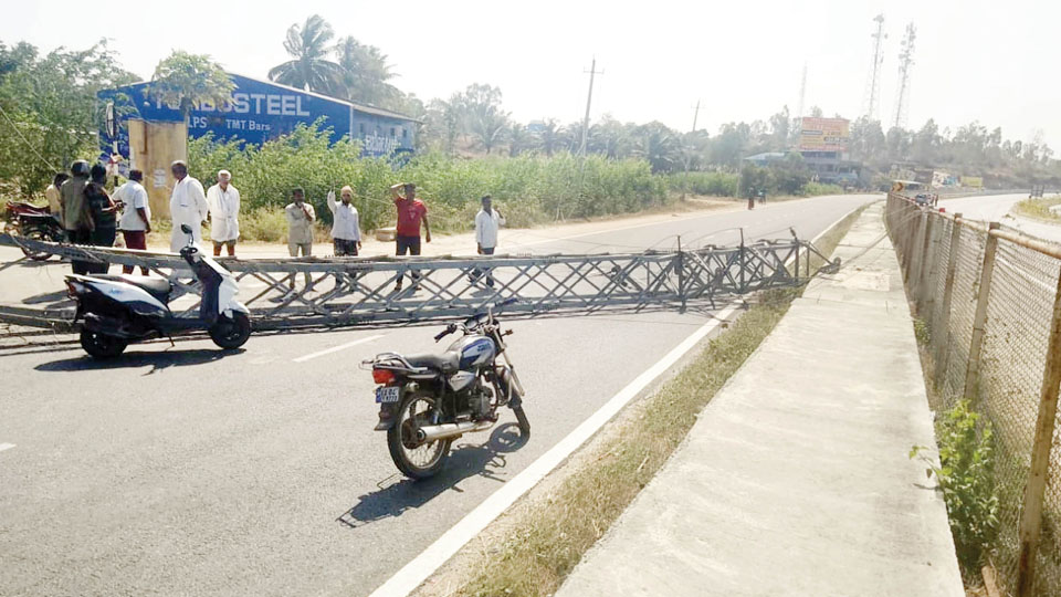 Echo of high-tension electric pole falling on Mysuru-Bengaluru Expressway