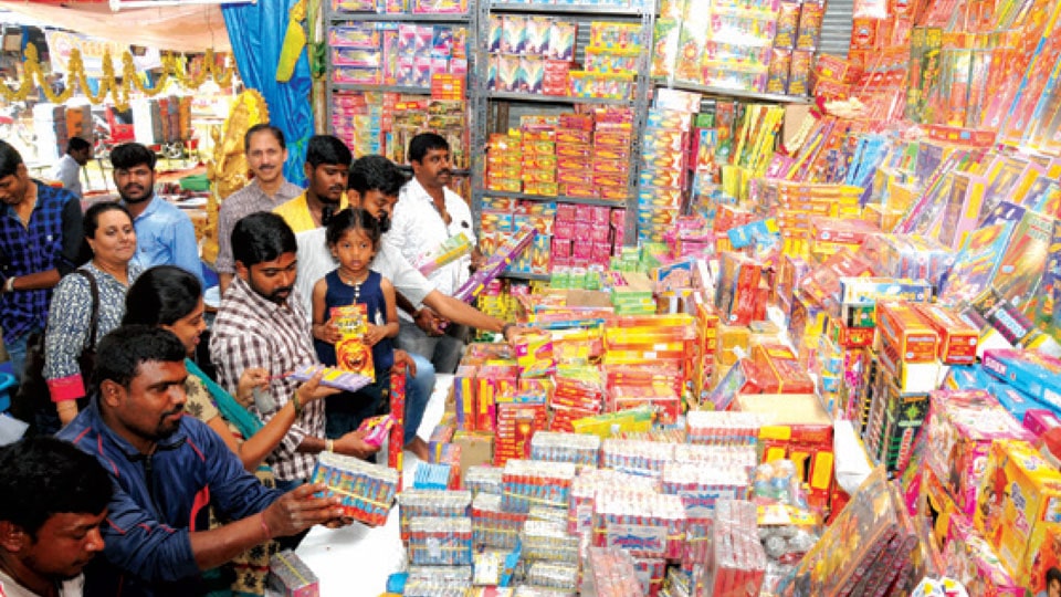 Barring green crackers, other crackers banned for Deepavali: MCC
